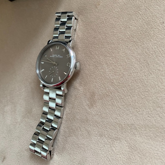 MARC JACOBS SILVER WATCH - Picture 10 of 10